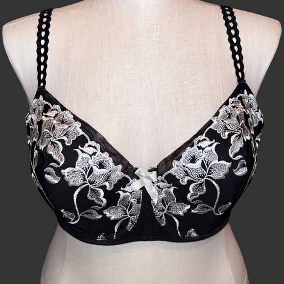 Plus Size Cacique Non Molded Wired Lace Rose Pattern Bra Size 42DD - Picture 1 of 4